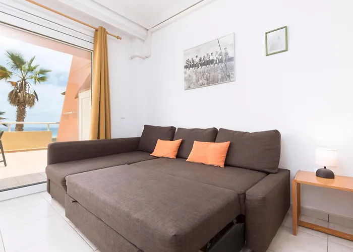 Cosy Beach Front Apartment *