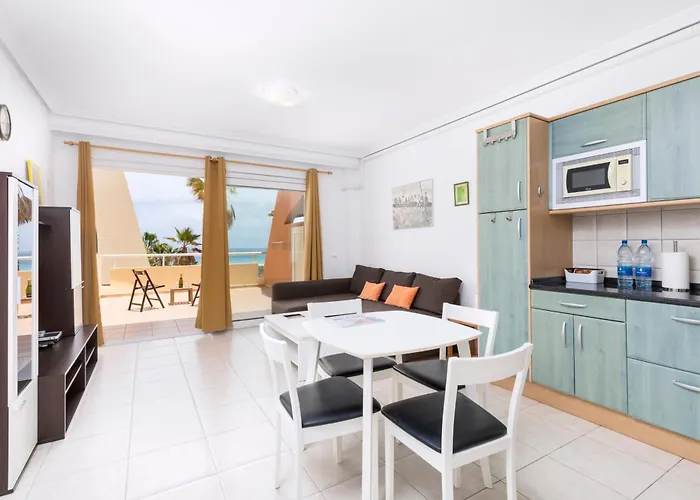 Cosy Beach Front Apartment