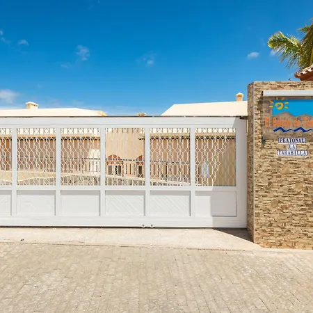 Cosy Beach Front アパート *